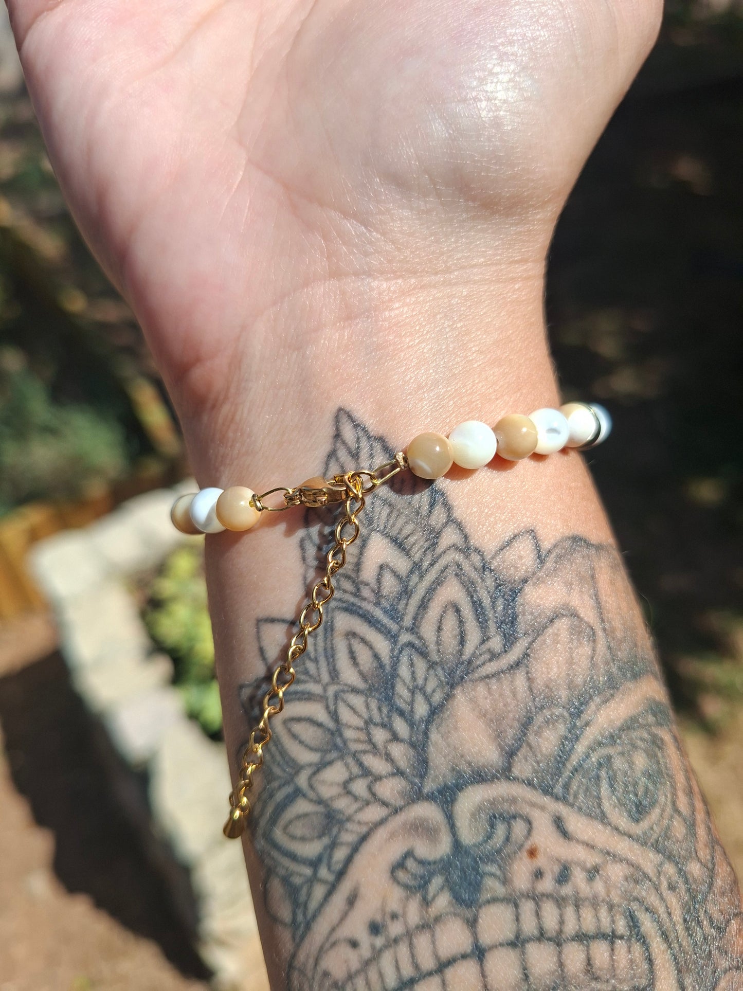 Bracelet Nacre blanche et dorée