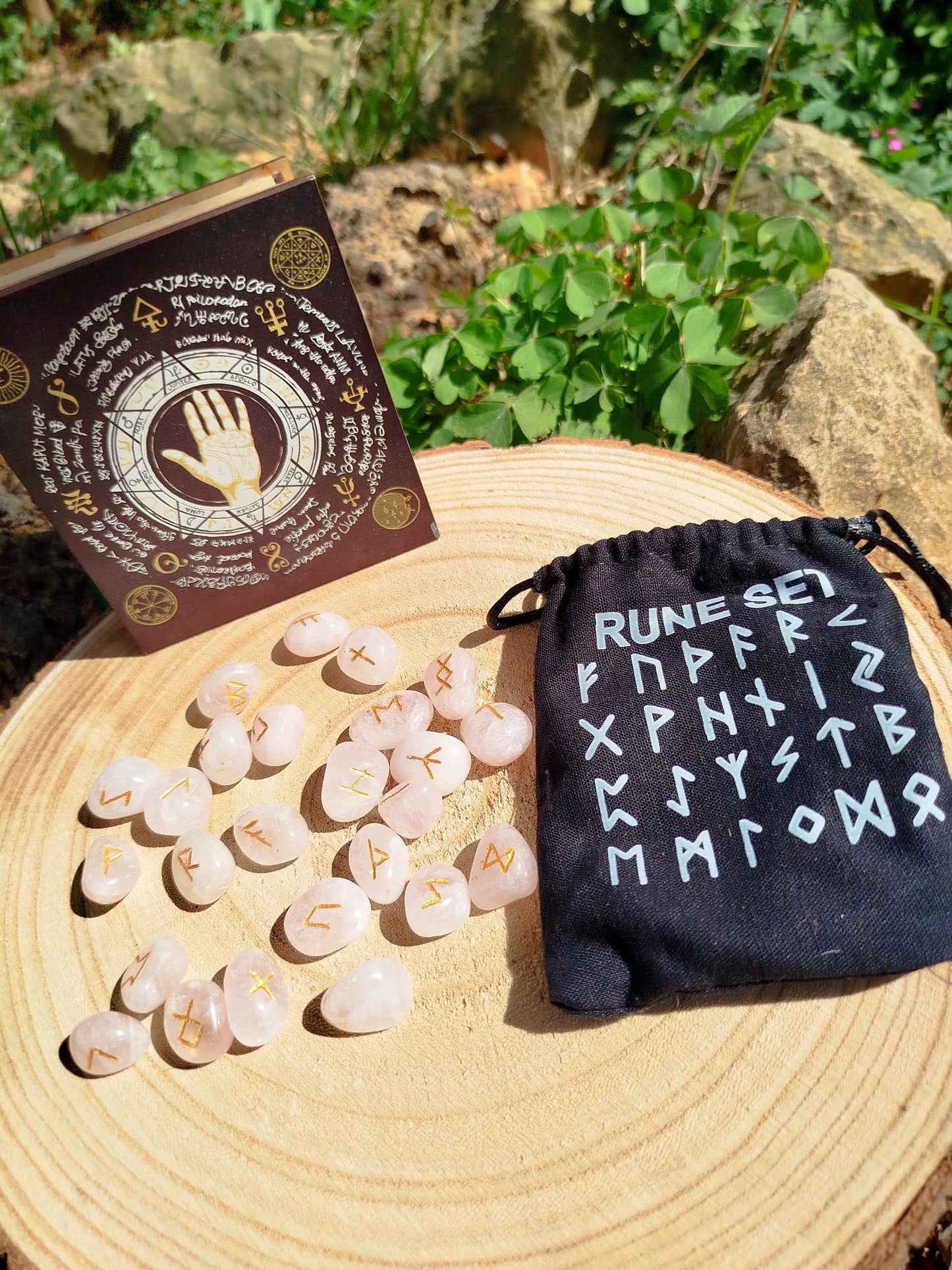 Runes divinatoires, Quartz rose
