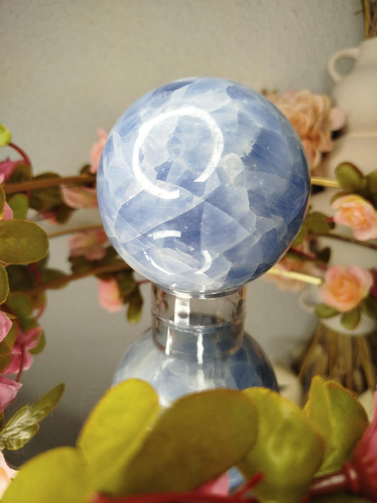 Sphère Calcite bleue, Calcite bleue de Madagascar, sphère de cristal