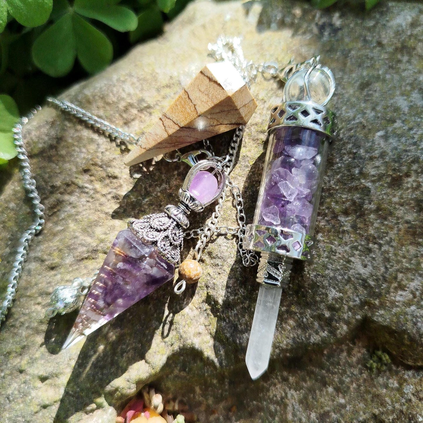 Pendule divinatoire, pendule cristal, pendule pierre naturelle, pendule améthyste, radiesthésie, pendule de voyance, pendule orgonite