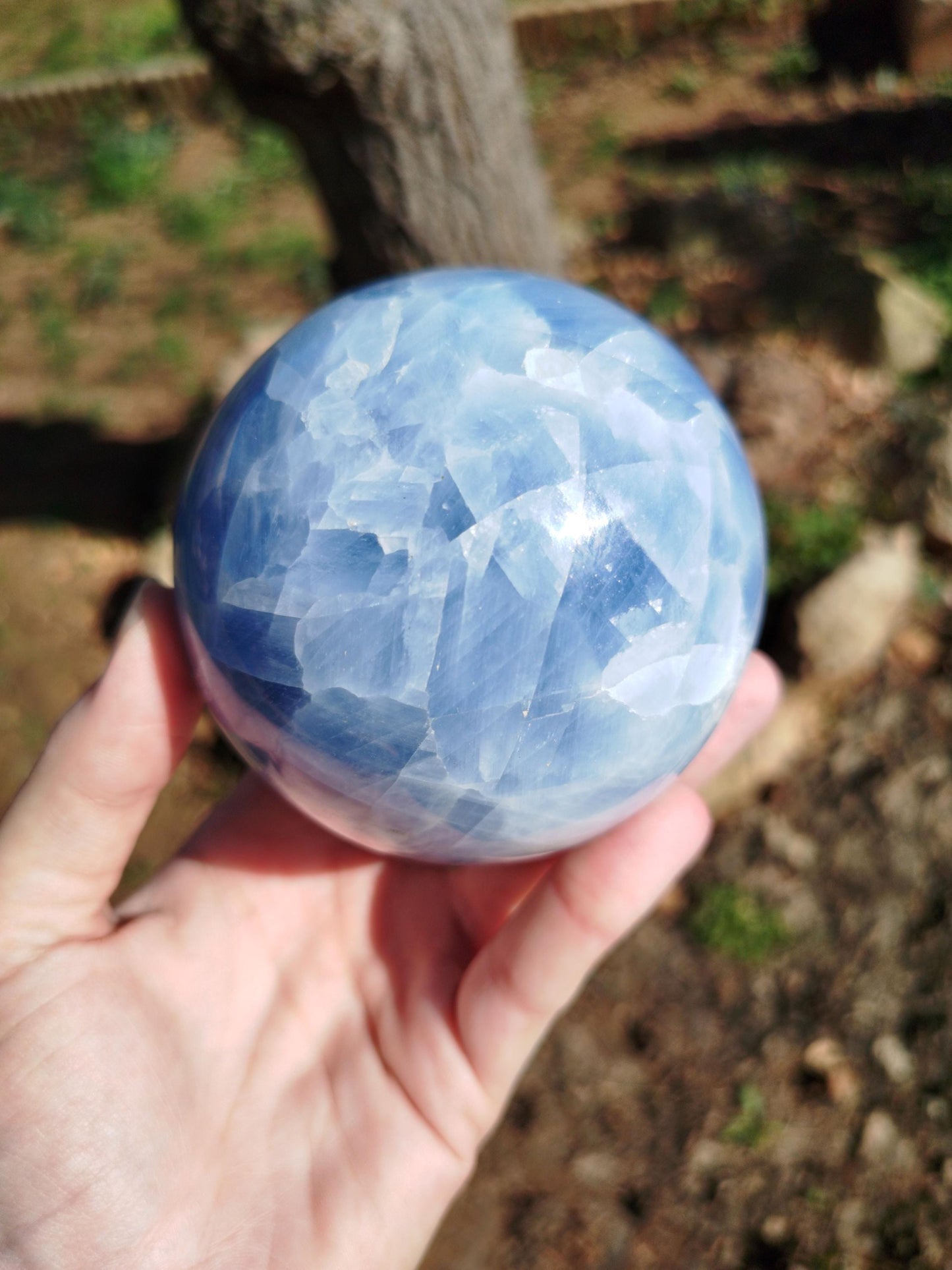 Sphère Calcite bleue, Calcite bleue de Madagascar, sphère de cristal