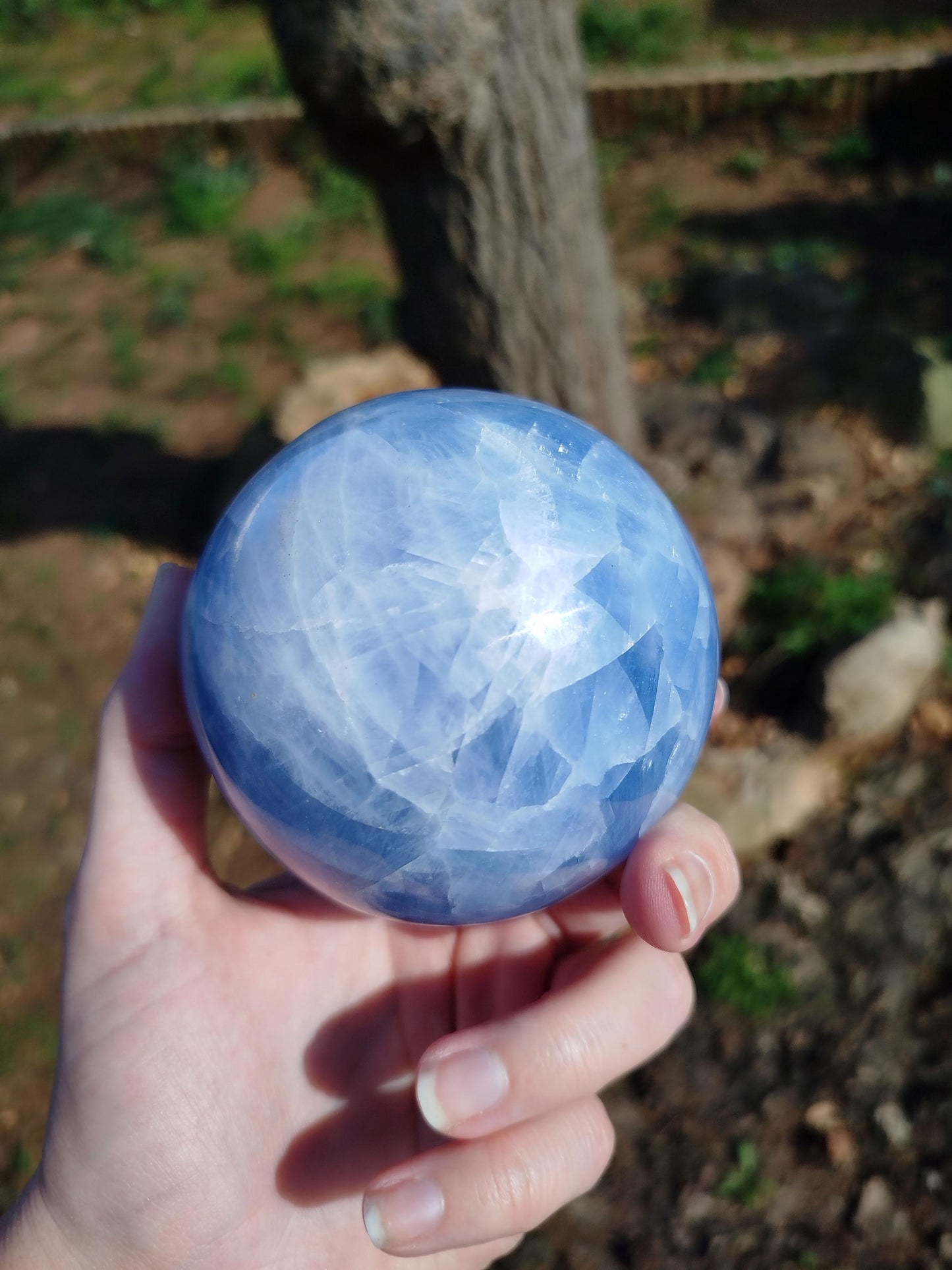 Sphère Calcite bleue, Calcite bleue de Madagascar, sphère de cristal