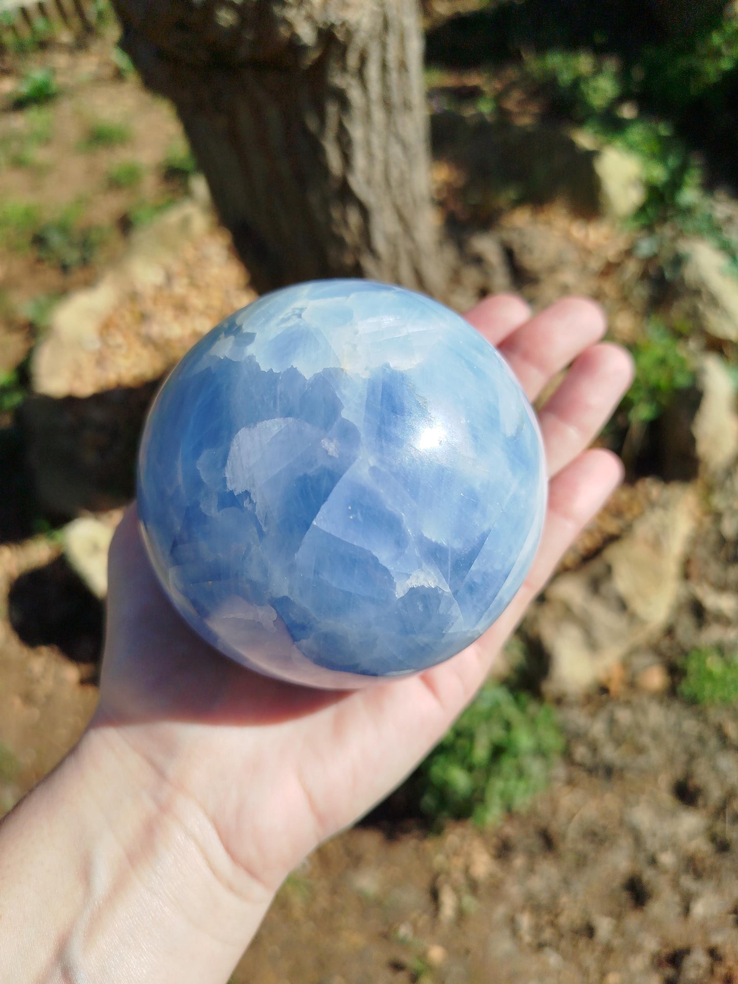 Sphère Calcite bleue, Calcite bleue de Madagascar, sphère de cristal