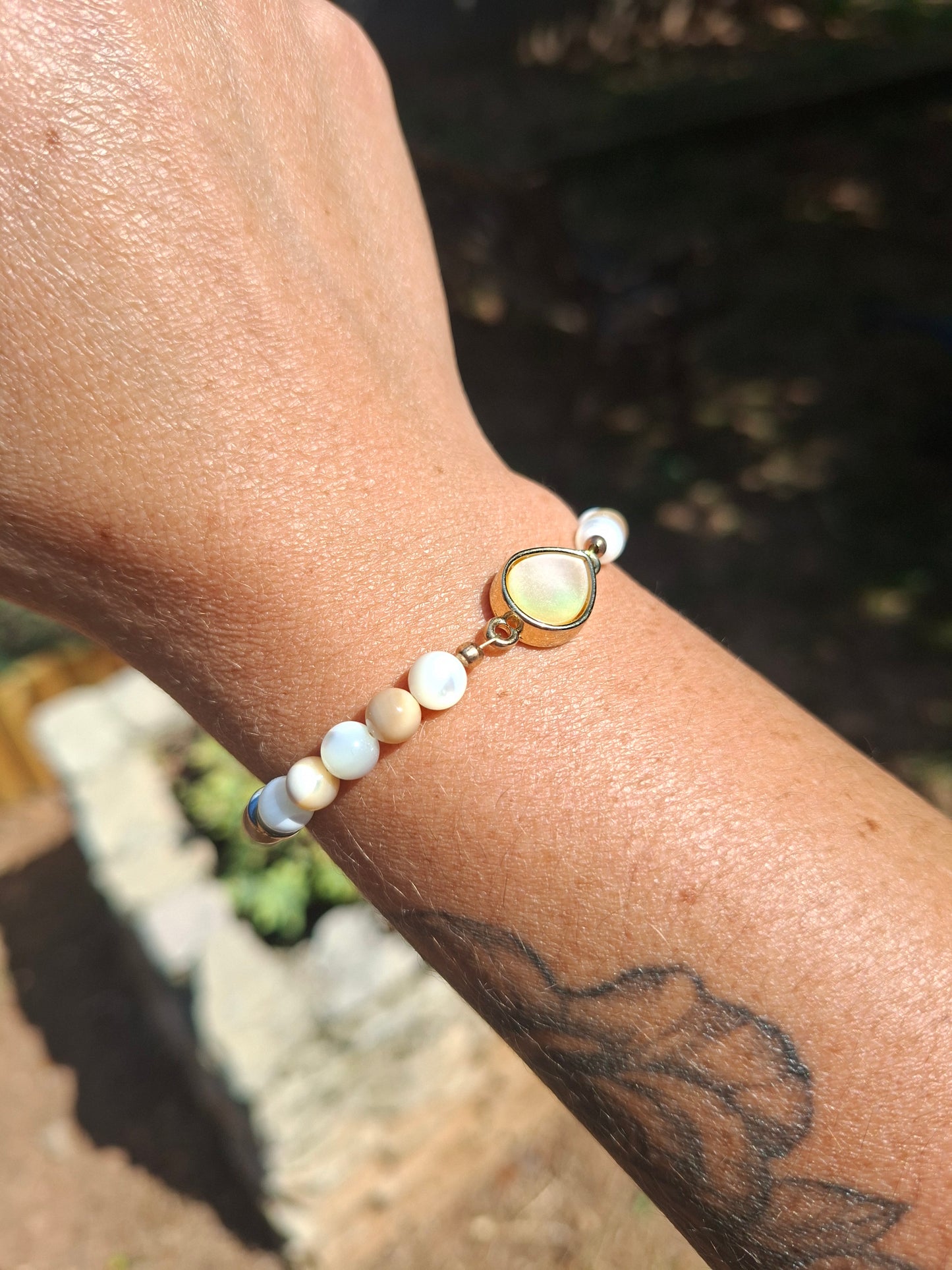 Bracelet Nacre blanche et dorée