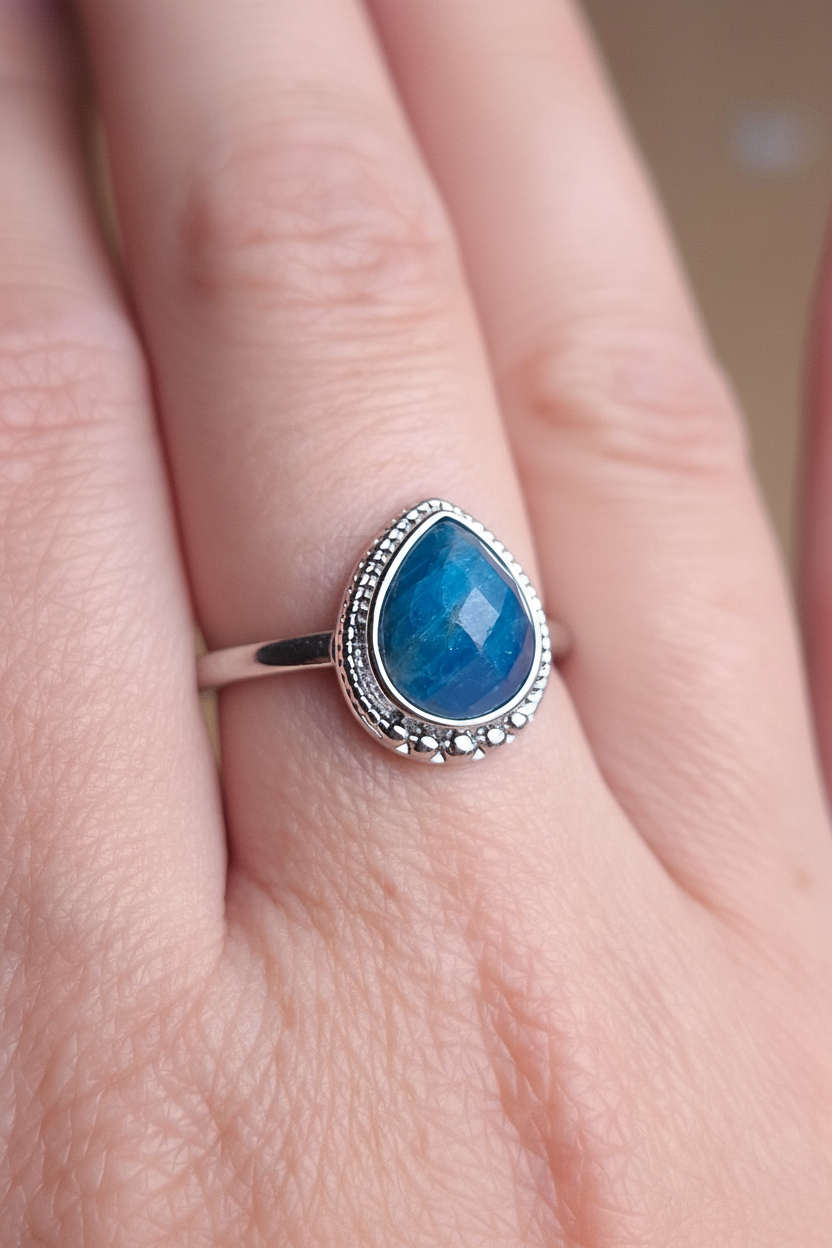 Amber ring, rhodium-plated brass