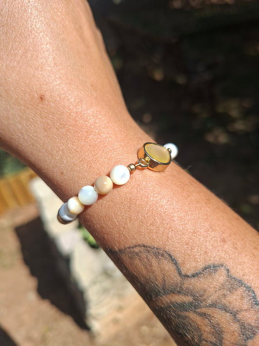 Bracelet Nacre blanche et dorée